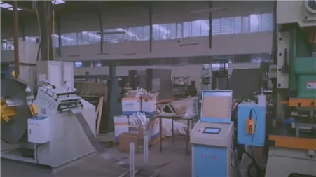 Decoiler cum straightener 2 in 1 for metal stamping in furniture company