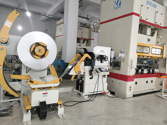Automatic Stamping Line for EV Lithium Battery Covers – 3-in-1 Decoiler Straightener Feeder System